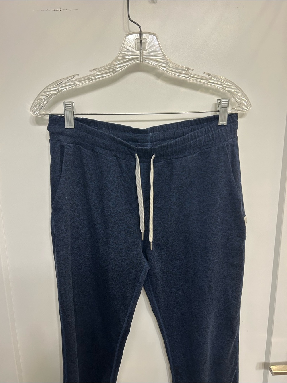 Vuori Performance Joggers in Navy Heather - Picture 3 of 10